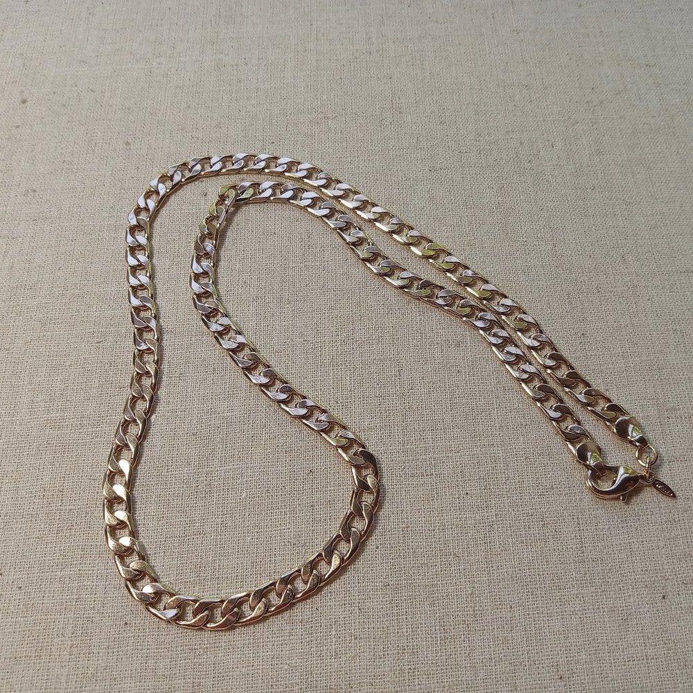 Avon Gold Curb Chain 2005 22"  Original Box